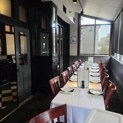 Amerigo Italian Restaurant - Noise still travels through this room even with the doors closed.