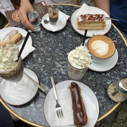 Kolben-Kaffee-Akademie - Chocolate eclair, Millefeuille, and a variety of coffees