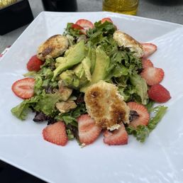 Macadamian Nut and Goat Cheese Salad Lunch