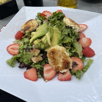 Think Cafe - Macadamian Nut and Goat Cheese Salad Lunch - New American Near Me - San Pedro, California