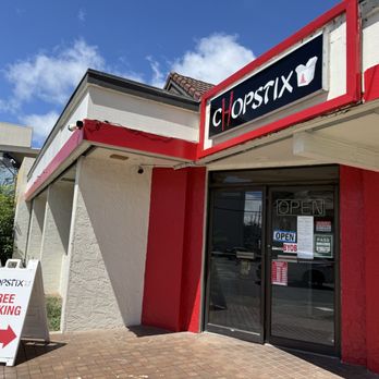 Chopstix - Entrance (Keeaumoku/Liona ) and parking in the back (9 stalls) - Cantonese Near Me - Honolulu, Hawaii