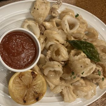 Vivo Italian Kitchen - Calamari with Marinara Sauce - Italian Near Me - Orlando, Florida Vivo Italian Kitchen - Calamari with Marinara Sauce - Italian Near Me - Orlando, Florida