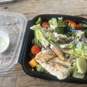 Watson's On The Water - Grilled chicken salad with ranch - American Near Me - Shell Knob, Missouri
