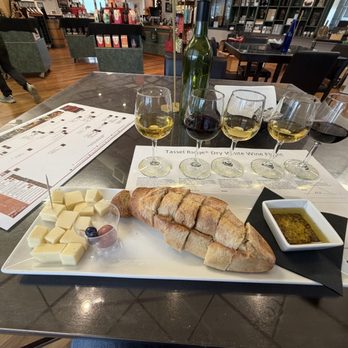 Tassel Ridge Winery - Wine flight and warm bread w/cheese - Wineries Near Me - Leighton, Iowa Tassel Ridge Winery - Wine flight and warm bread w/cheese - Wineries Near Me - Leighton, Iowa