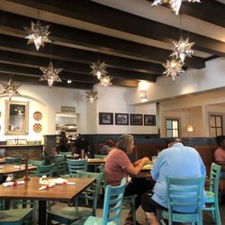 Huey Luey's - Dining area