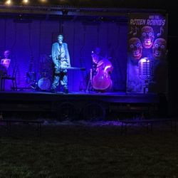 Hour of Darkness Haunted Attraction - Entertainment, Frank & The Rotten Ronnies on the main stage in the Moonlit Midway.