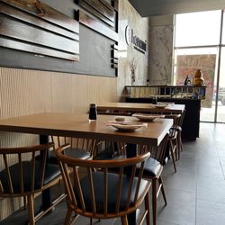 Hanami Sushi & Asian Cuisine - Seating