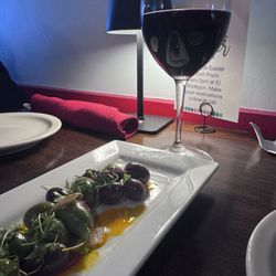 El Bodegon - Olives & Wine