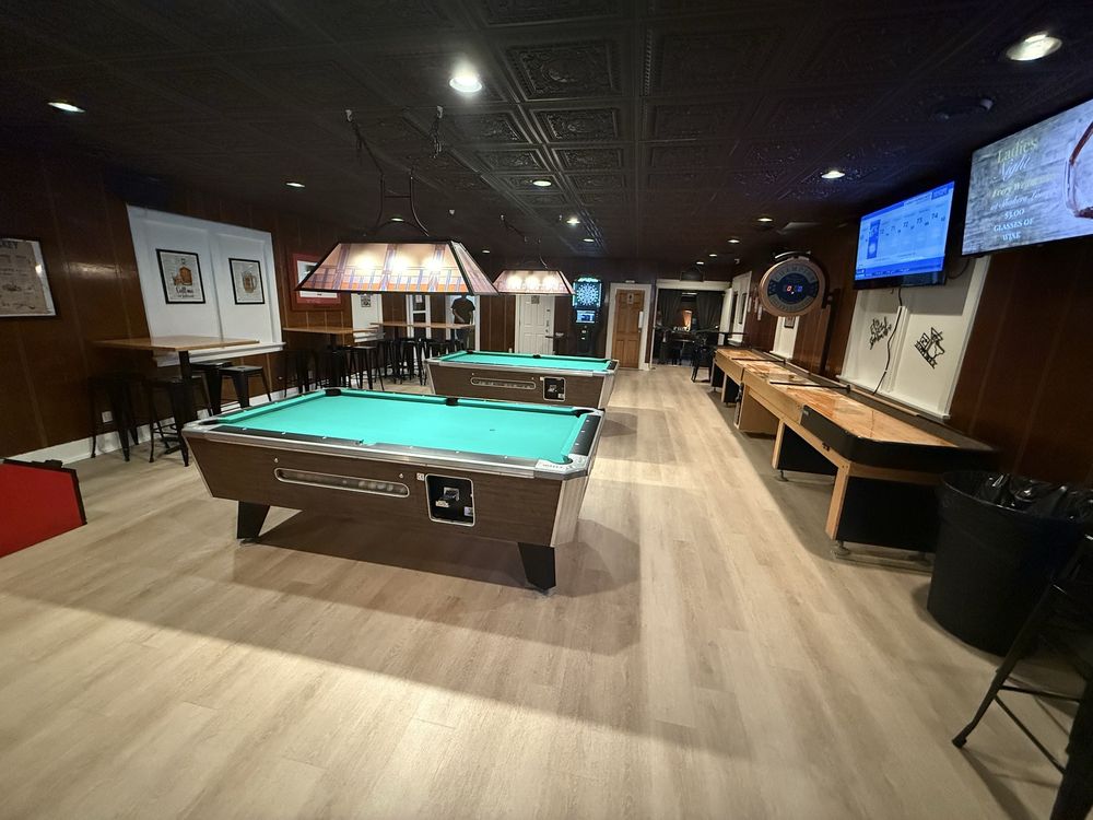 Shakers Lounge