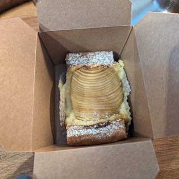Le Conciliabule Lab - Bakeries Near Me - Toronto, Ontario