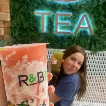 R&B Tea - strawberry - Bubble Tea Near Me - La Mirada, California