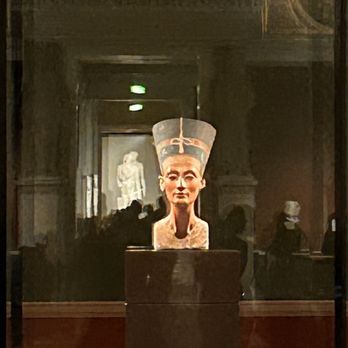 Neues Museum - Neues Museum Berlin | nur aus der Entfernung fotografieren erlaubt-und wenn da gerade keiner im Bild steht - Museums Near Me - Berlin, BE
