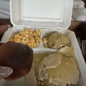 Wade's Jr - Turkey & Dressing with a burnt cornbread muffins - Southern Near Me - Spartanburg, South Carolina Wade's Jr - Turkey & Dressing with a burnt cornbread muffins - Southern Near Me - Spartanburg, South Carolina