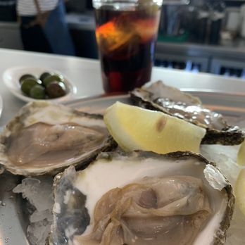 Ostras Pedrín - Ostras y vermut - Seafood Near Me - Madrid, M