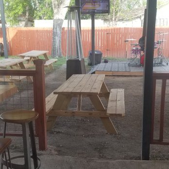 Tank's Pizza - The patio - Pizza Near Me - San Antonio, Texas