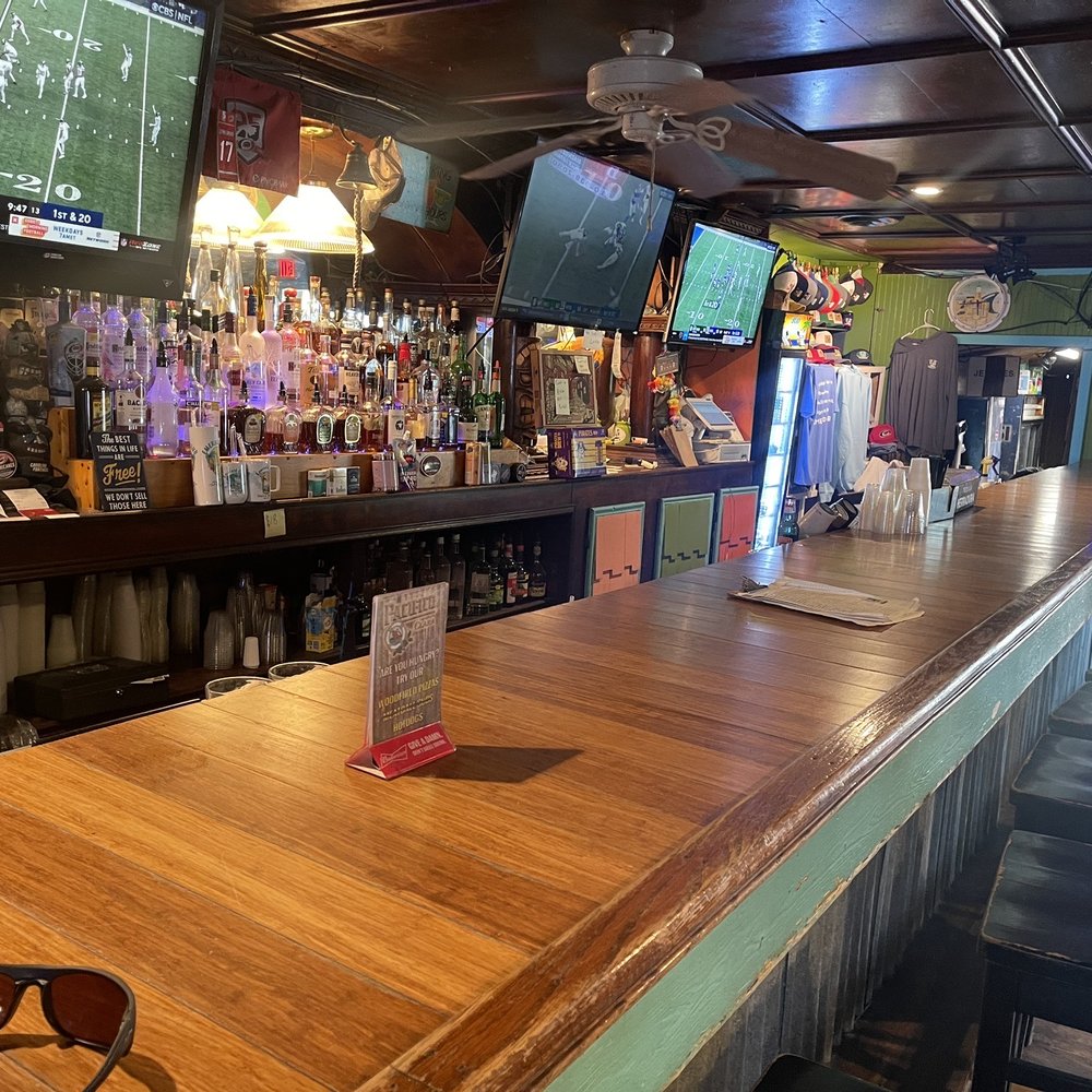 Emerald Club - Inside bar - Bars Near Me - Emerald Isle, North Carolina Emerald Club - Inside bar - Bars Near Me - Emerald Isle, North Carolina