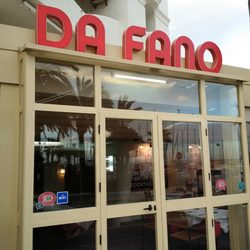 Da Fano - Puerta de entrada cuando cierran la terraza