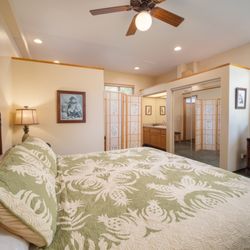 Aloha Aku Inn & Suites - King Bed