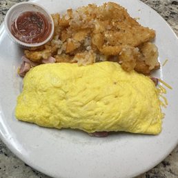 Ham & cheese omelette w/hash brown potatoes. Ham & cheese omelette w/hash brown potatoes.