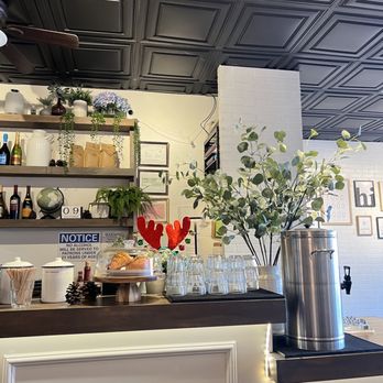 Toast & Thai - a counter with a vase of flowers on it - Desserts Near Me - El Segundo, California Toast & Thai - a counter with a vase of flowers on it - Desserts Near Me - El Segundo, California