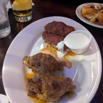 Mo's Irish Pub - Wangs - New American Near Me - Milwaukee, Wisconsin