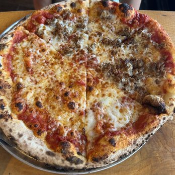 Billy Bricks - Wheaton - Half cheese, half sausage Neopolitan pizza: Also delish! - Pizza Near Me - Wheaton, Illinois