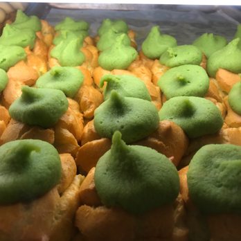Liliha Bakery - Bakeries Near Me - Honolulu, Hawaii