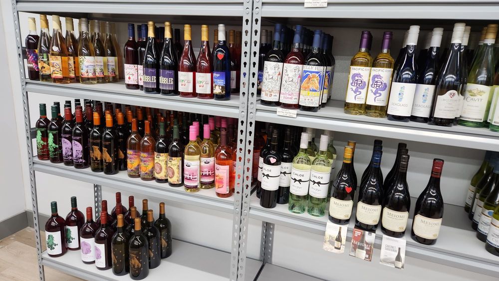 NEWFANE WINE AND LIQUOR Updated August 2024 10 Photos 2772 Main