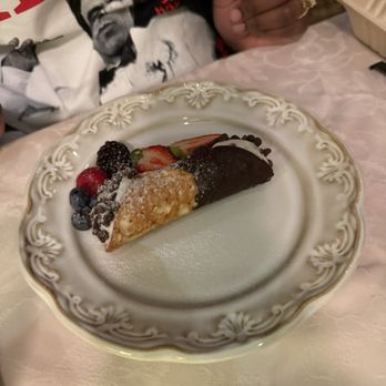 Mama Della's Ristorante - Cannoli - Italian Near Me - Orlando, Florida Mama Della's Ristorante - Cannoli - Italian Near Me - Orlando, Florida