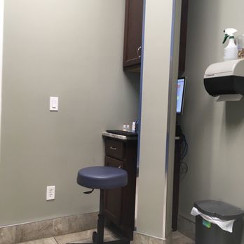 Hyde Park Veterinary Hospital - Time for doggies exam - Veterinarians Near Me - London, Ontario Hyde Park Veterinary Hospital - Time for doggies exam - Veterinarians Near Me - London, Ontario