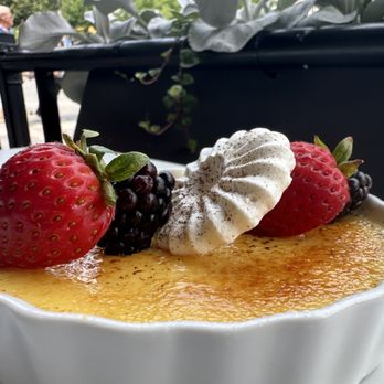 Maggie Oakes - Crème Brûlée - Seafood Near Me - Montreal, Quebec Maggie Oakes - Crème Brûlée - Seafood Near Me - Montreal, Quebec