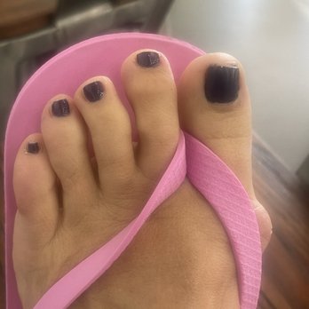 Hot Tips Nails and Spa - Zoom in. Piggy #4 missing paint on part of nail - Nail Salons Near Me - Denver, Colorado