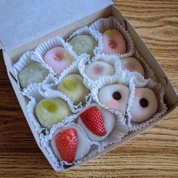 Fugetsu-Do - Box of 12: Matcha, green tea, blueberry anko, strawberry anko, kiku, and ichigo daifuku. - Candy Stores Near Me - Los Angeles, California