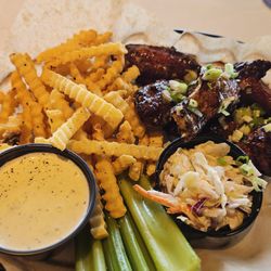 The Brass Tap - Wing Plattet with teriyaki wings