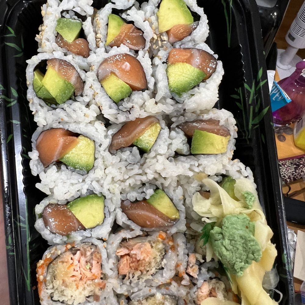 Omiya Sushi - Salmon avocado roll and Ginza roll - Japanese Near Me - Brooklyn, New York