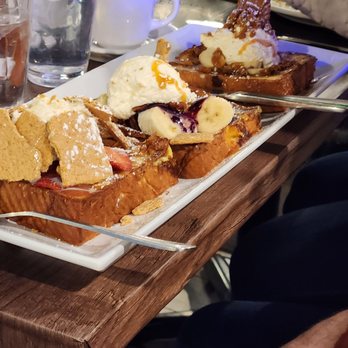 Honeybear Cafe - French Toast Flight - Breakfast & Brunch Near Me - Chicago, Illinois