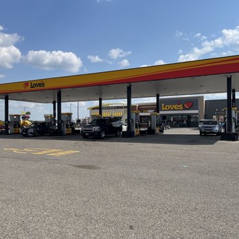 Love's Travel Stop - Gas Stations Near Me - Fargo, North Dakota Love's Travel Stop - Gas Stations Near Me - Fargo, North Dakota