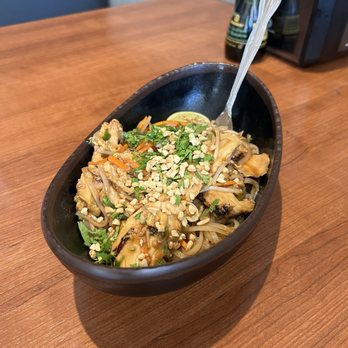 Banh Shop - Chicken pad thai - Vietnamese Near Me - Irving, Texas