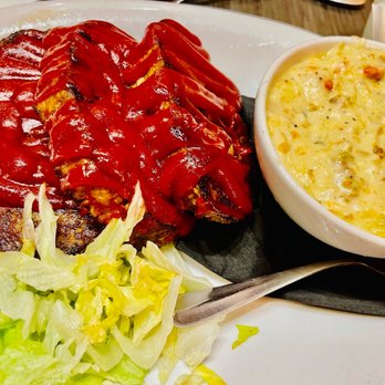 Sahm's Ale House - Meatloaf meal with clam chowder soup - American Near Me - Carmel, Indiana Sahm's Ale House - Meatloaf meal with clam chowder soup - American Near Me - Carmel, Indiana