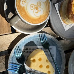 Latte with tom & jerry cheese cake Latte with tom & jerry cheese cake