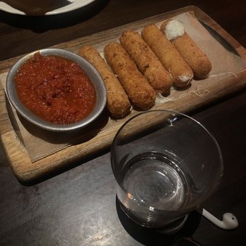 Gilt Bar - Mozzarella sticks - New American Near Me - Chicago, Illinois Gilt Bar - Mozzarella sticks - New American Near Me - Chicago, Illinois