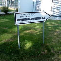 Dr. Bruderhofer