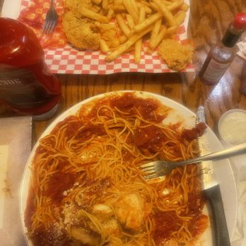 Pier 77 - Chicken Spaghetti and Fried Fish - Seafood Near Me - Fulton, Texas