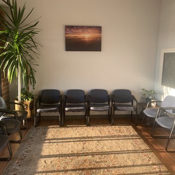 Limra Medical Group - waiting area very clean and comfortbale - Medical Centers Near Me - Lombard, Illinois Limra Medical Group - waiting area very clean and comfortbale - Medical Centers Near Me - Lombard, Illinois