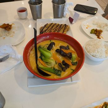 VeGreen Vegetarian Fusion Restaurant - Yellow Curry Tonkatsu Ramen - Vegan Near Me - Duluth, Georgia