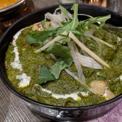 Mangal's Kitchen - MUTTON PALAK
Saftiges Lamm gekocht in einer aromatischen Spinatsauce