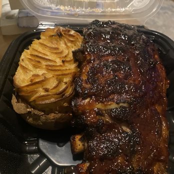 Moxies - Bbq ribs - Cocktail Bars Near Me - Houston, Texas