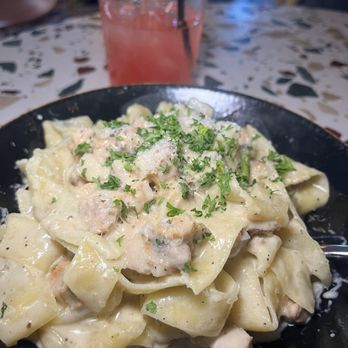 EaTo - Chicken Alfredo Pasta - Pizza Near Me - Minneapolis, Minnesota