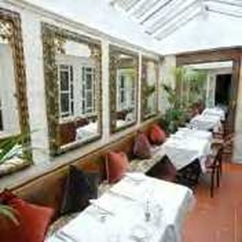 Julie's Restaurant and Bar - British Near Me - London, XGL