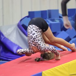 MEKS Gymnastics Academy - Forward roll